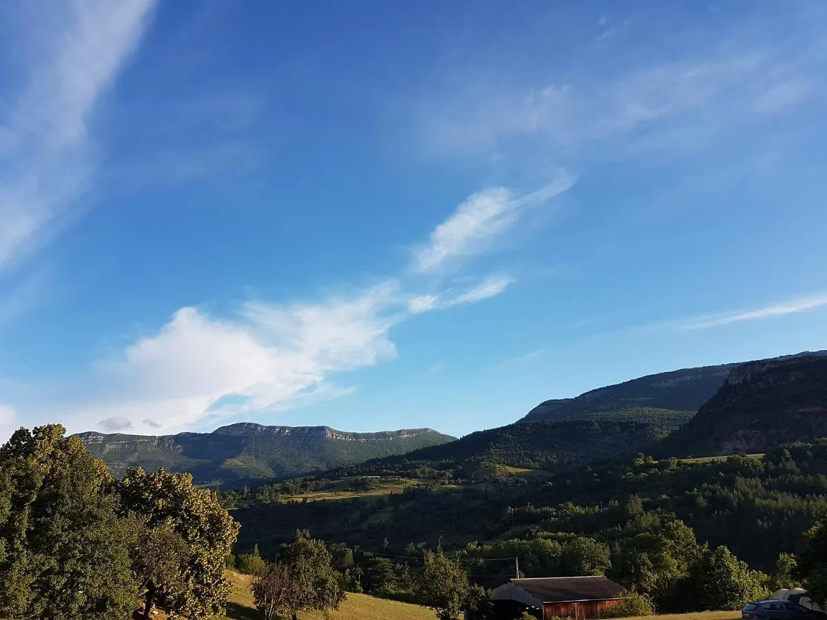 La Ferme De Clareau- Glamp'In Lodge Nature -Tentes Safari- Chambres D'Hotes Sous La Toile La Motte-Chalancon Campsite