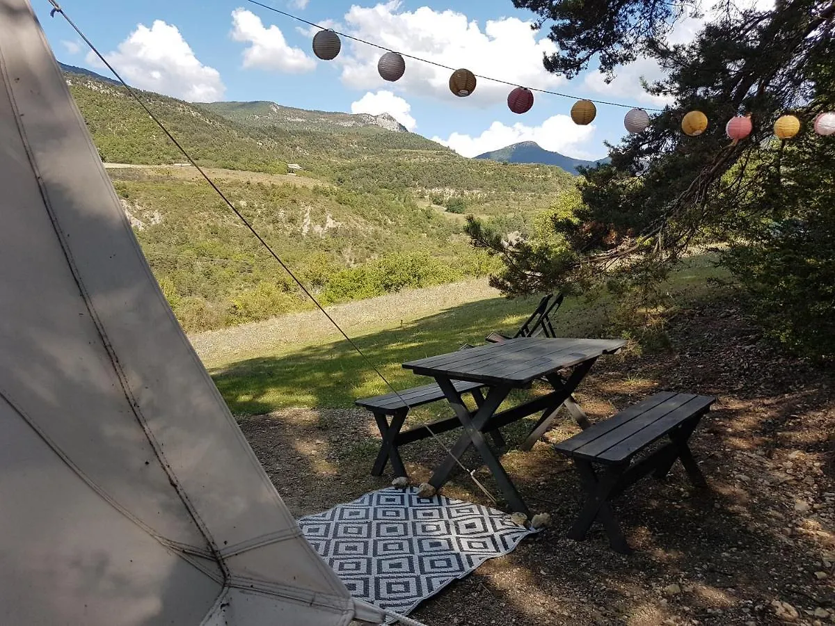 La Ferme De Clareau- Glamp'In Lodge Nature -Tentes Safari- Chambres D'Hotes Sous La Toile La Motte-Chalancon Campsite